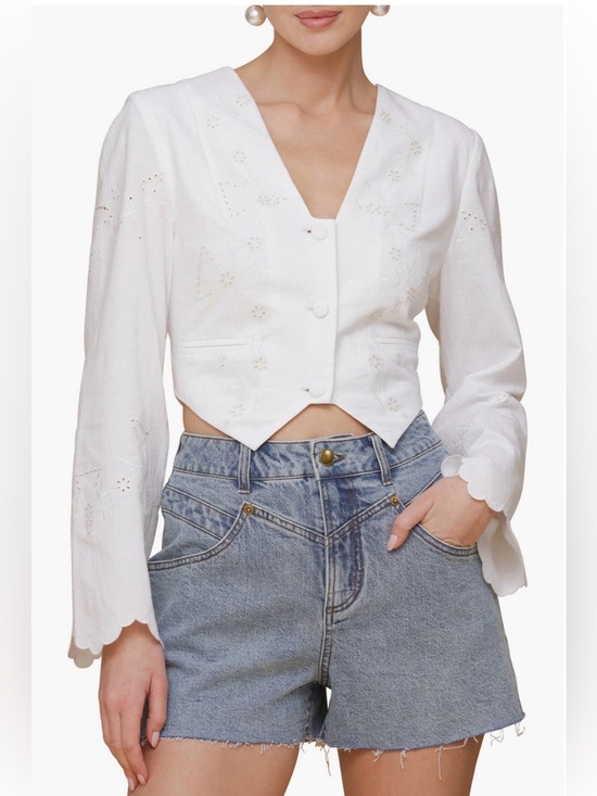 Avec Les Filles Tops - NWOT Avec Les Filles White Eyelet Embroidery Crop Cotton Shirt - Large